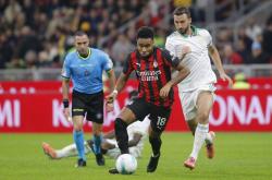 爱游戏体育官网-包含AC米兰客场艰难取胜，喜迎胜利的词条