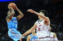 爱游戏APP-包含亚当斯得分王夺冠，广东男篮欢庆总决赛胜利的词条