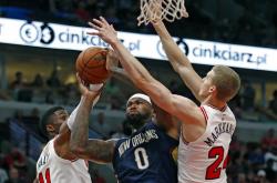 爱游戏入口-包含鹈鹕主场擒公牛，戴维斯全场发挥神勇的词条