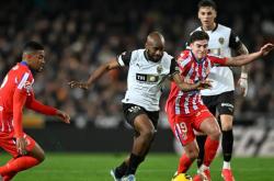 爱游戏在线-瓦伦西亚客场不敌对手，遭遇惨败