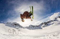 爱游戏体育官网-弗拉霍维奇爆发如火山，牙买加式硬仗击溃拜仁—足球世界的多元启示