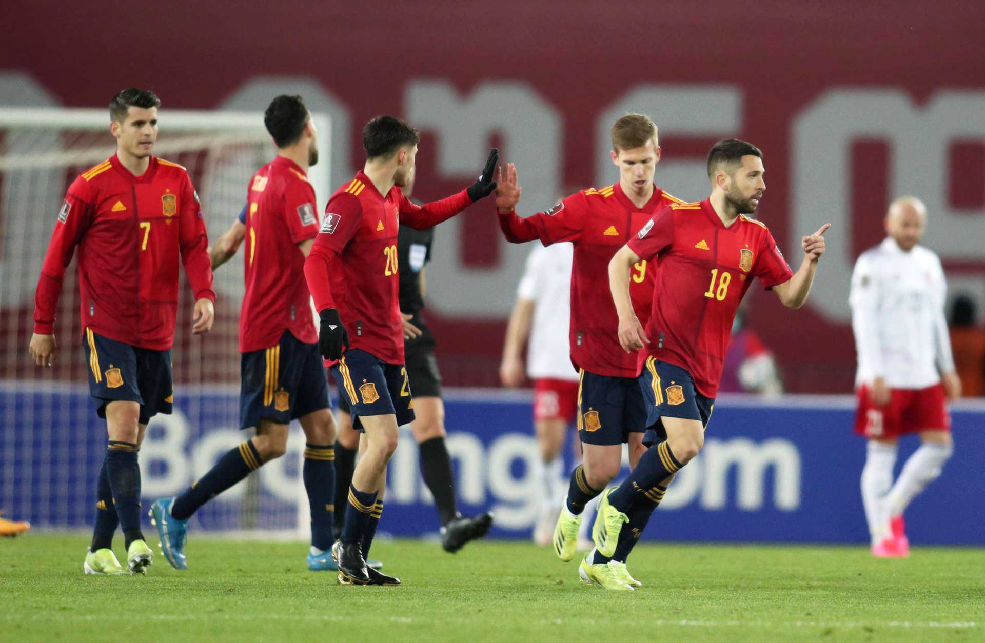 欧洲顶级足球联赛再掀波澜，势不可挡的风暴的简单介绍