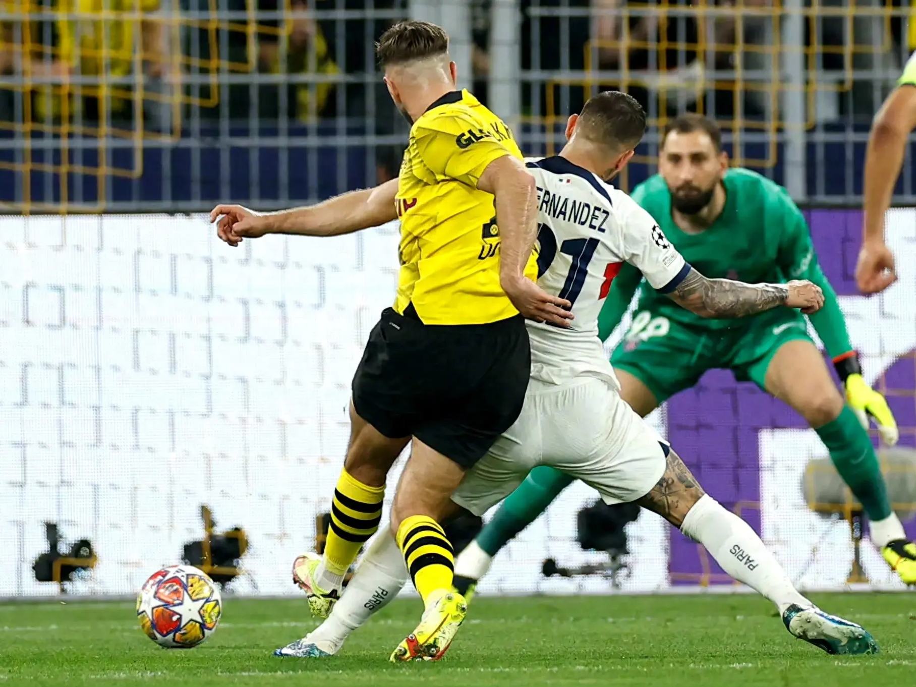 关于尴尬!多特蒙德射门未中,遭遇主场失利的信息 关于尴尬!多特蒙德射门未中,遭遇主场失利的信息