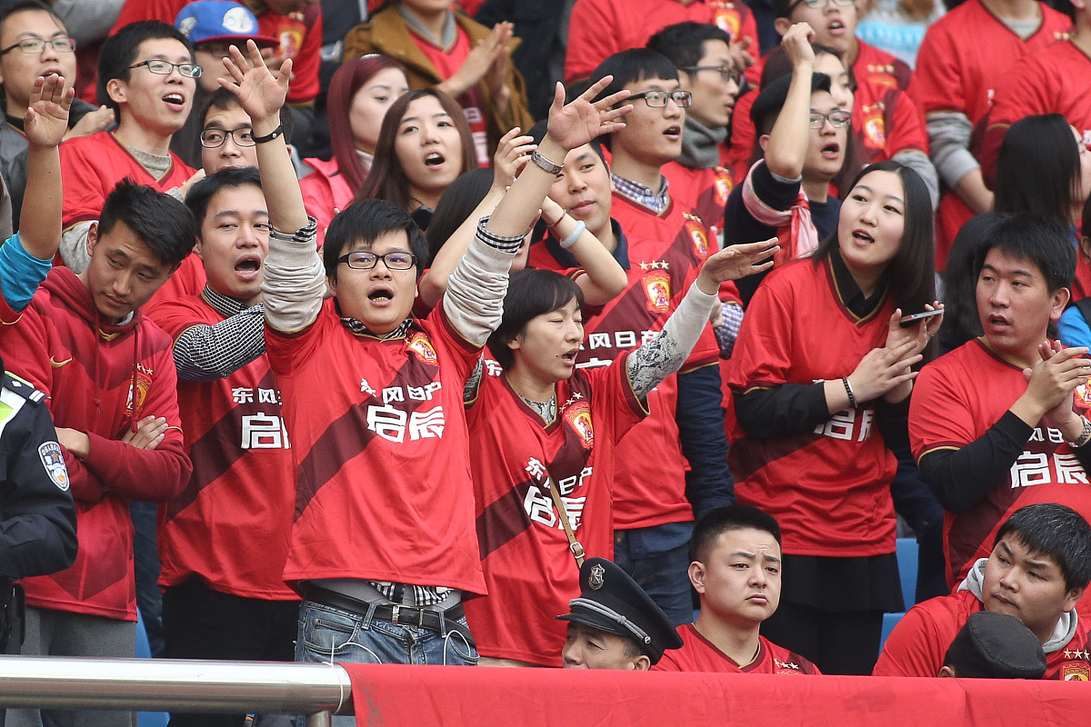 一场劲爆的比赛吸引了全国各地的球迷关注