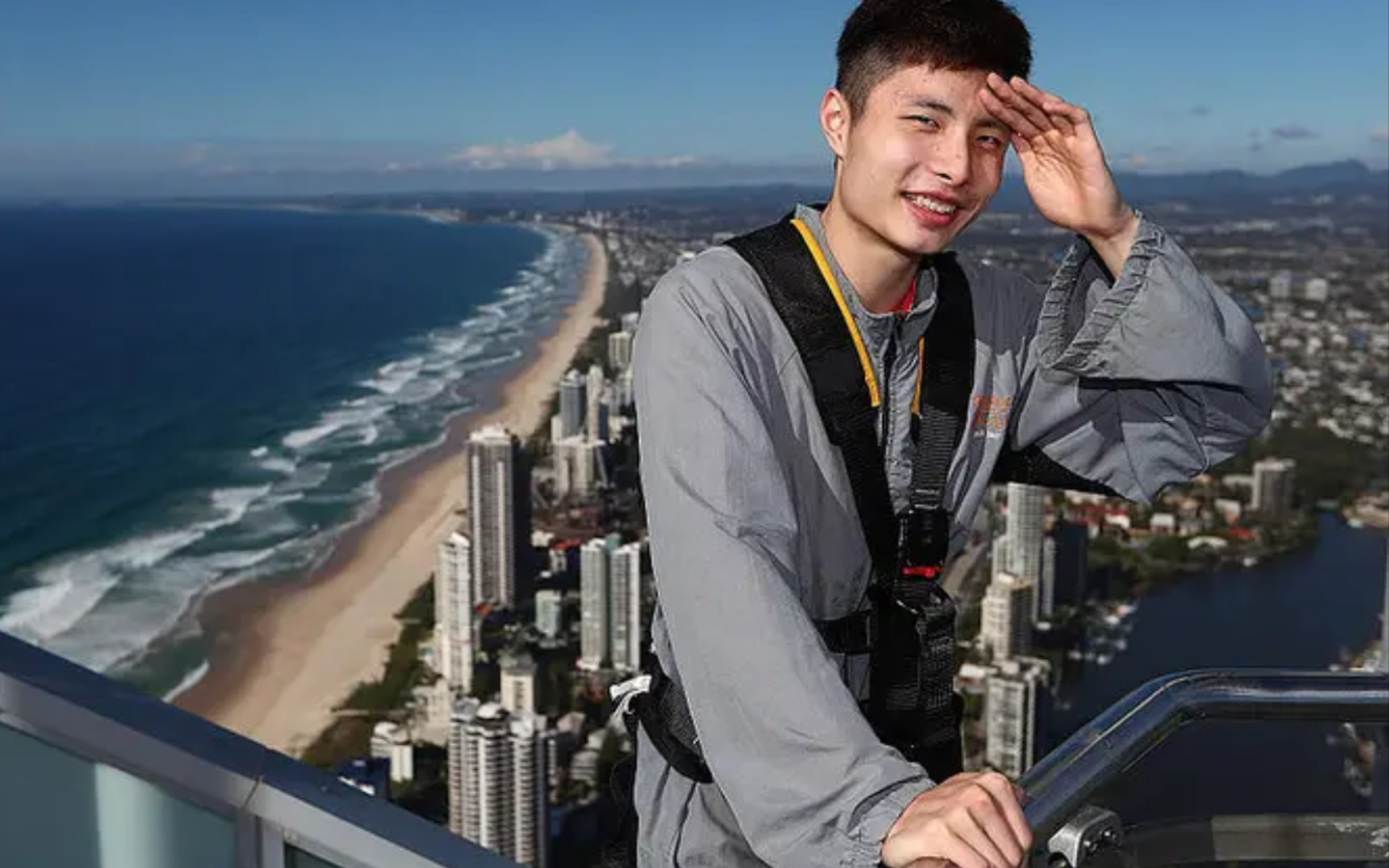 场上风起云涌,比赛引人瞩目 场上风起云涌,比赛引人瞩目