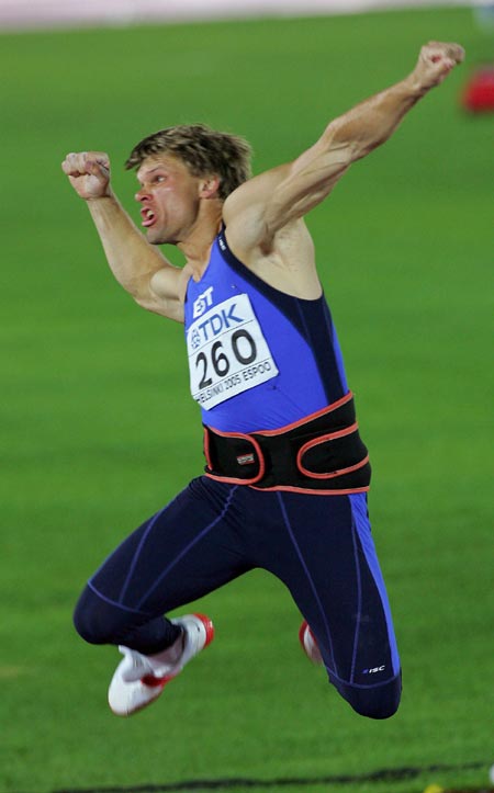 爱沙尼亚田径选手在赛场上耀眼夺冠 爱沙尼亚田径选手在赛场上耀眼夺冠