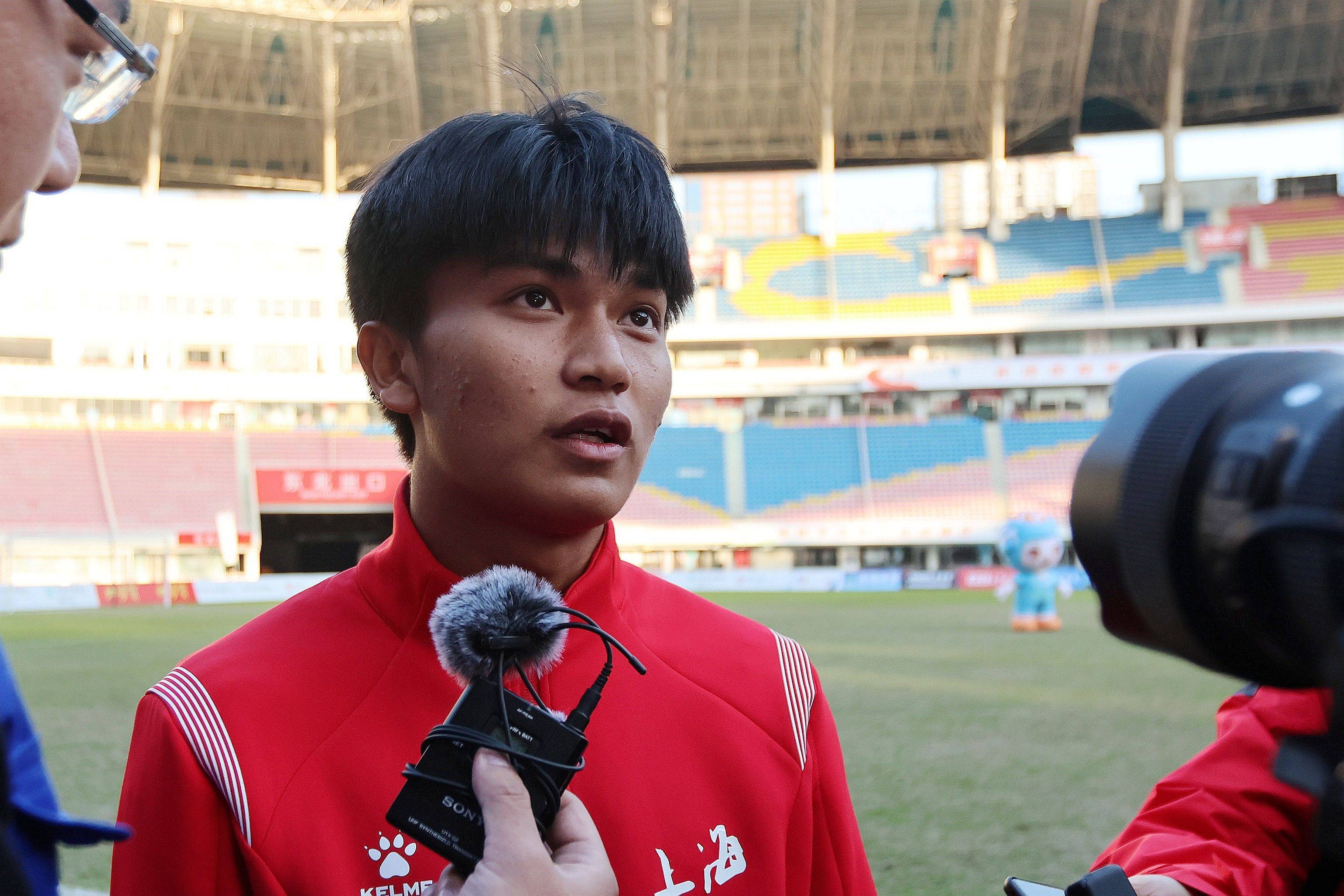 关于祖籍球星代表新国家出征，粉丝掀起热议的信息