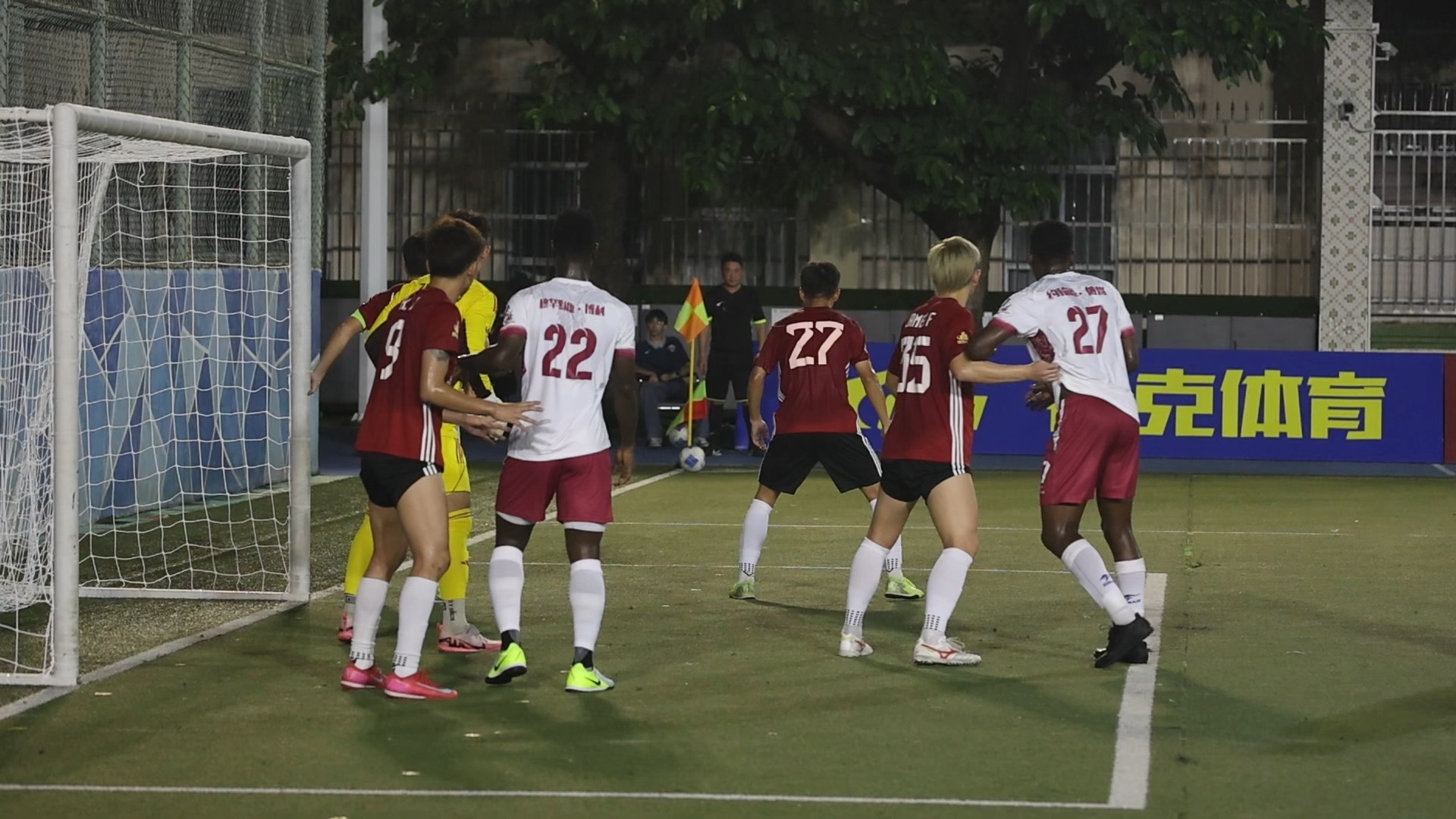 足球赛场上的精彩瞬间令人震撼 足球赛场上的精彩瞬间令人震撼