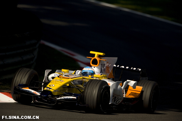 关于索伯车队险胜梅赛德斯，阿隆索点燃赛场的信息