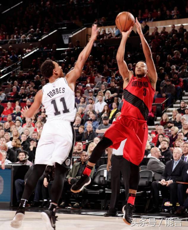 尼克斯险胜马刺，麦科勒姆高光表现