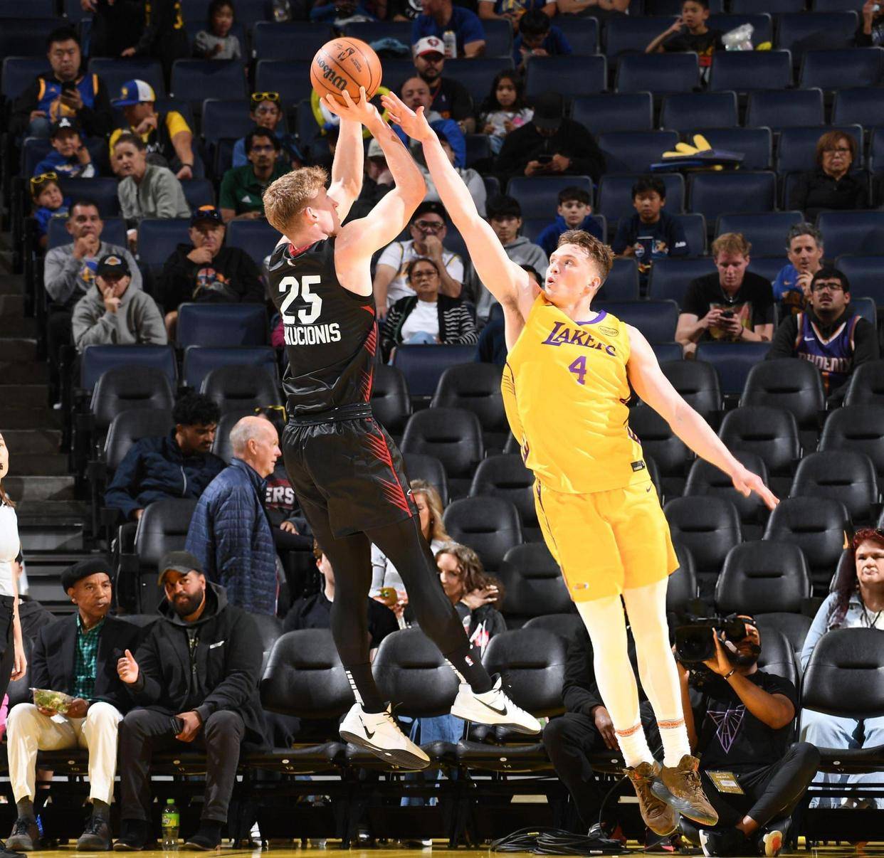 包含热火逆转湖人B队，威斯布鲁克高光表现的词条