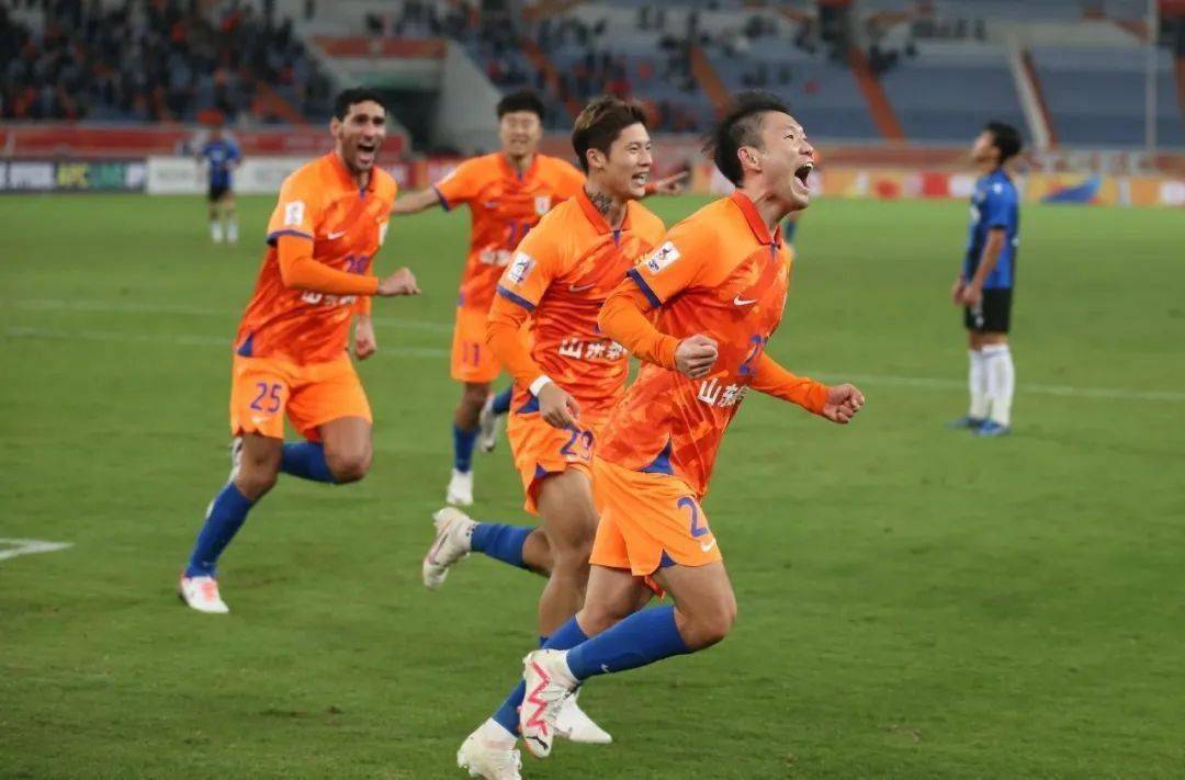 主场作战球队球迷助阵士气大振 主场作战球队球迷助阵士气大振