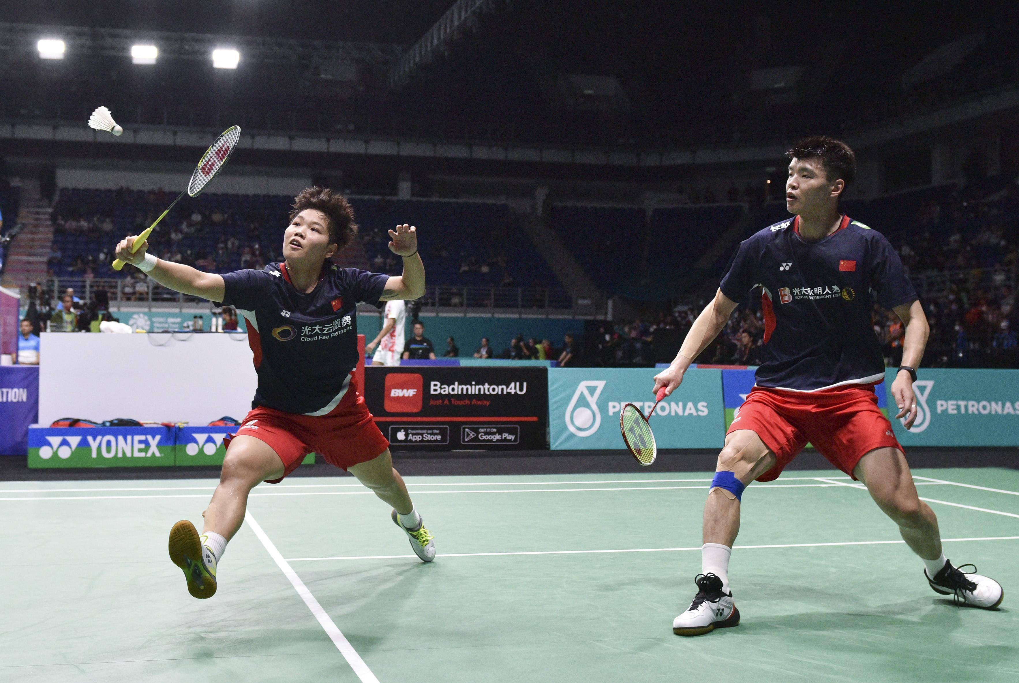 韩国队鏖战丹麦队，黄鸭组合点燃赛场的简单介绍