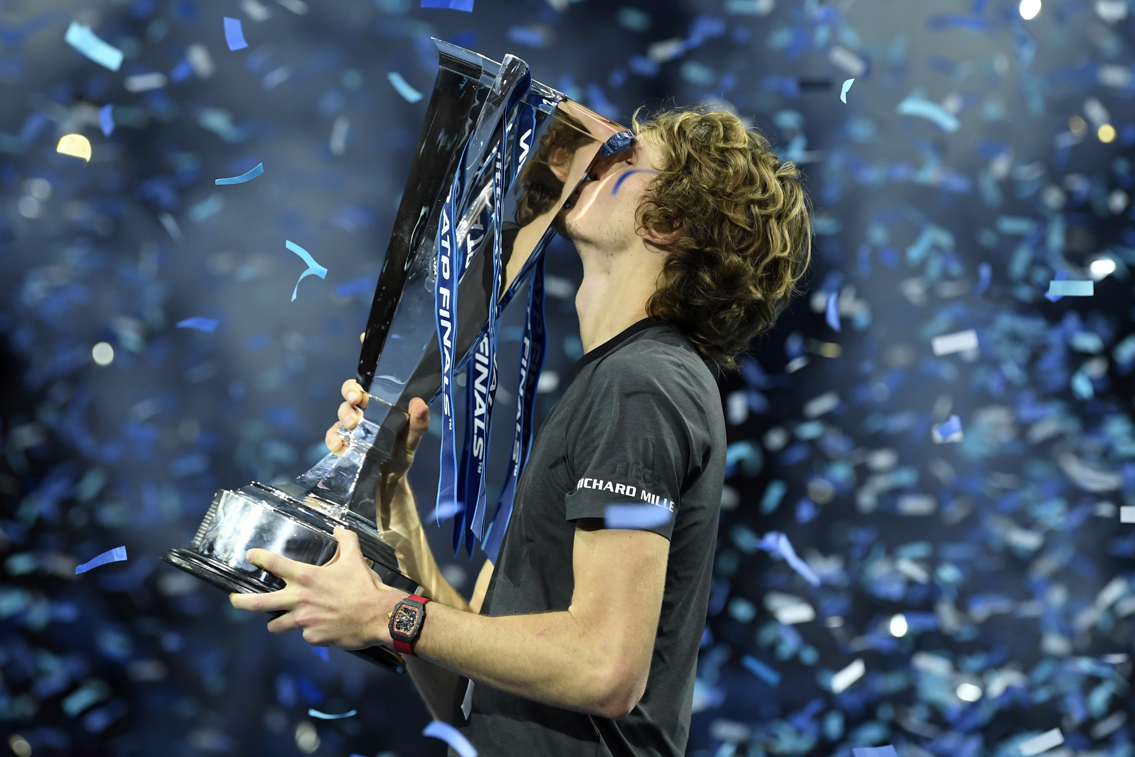 关于温网完胜ATP总决赛，兹维列夫扛起全队的信息