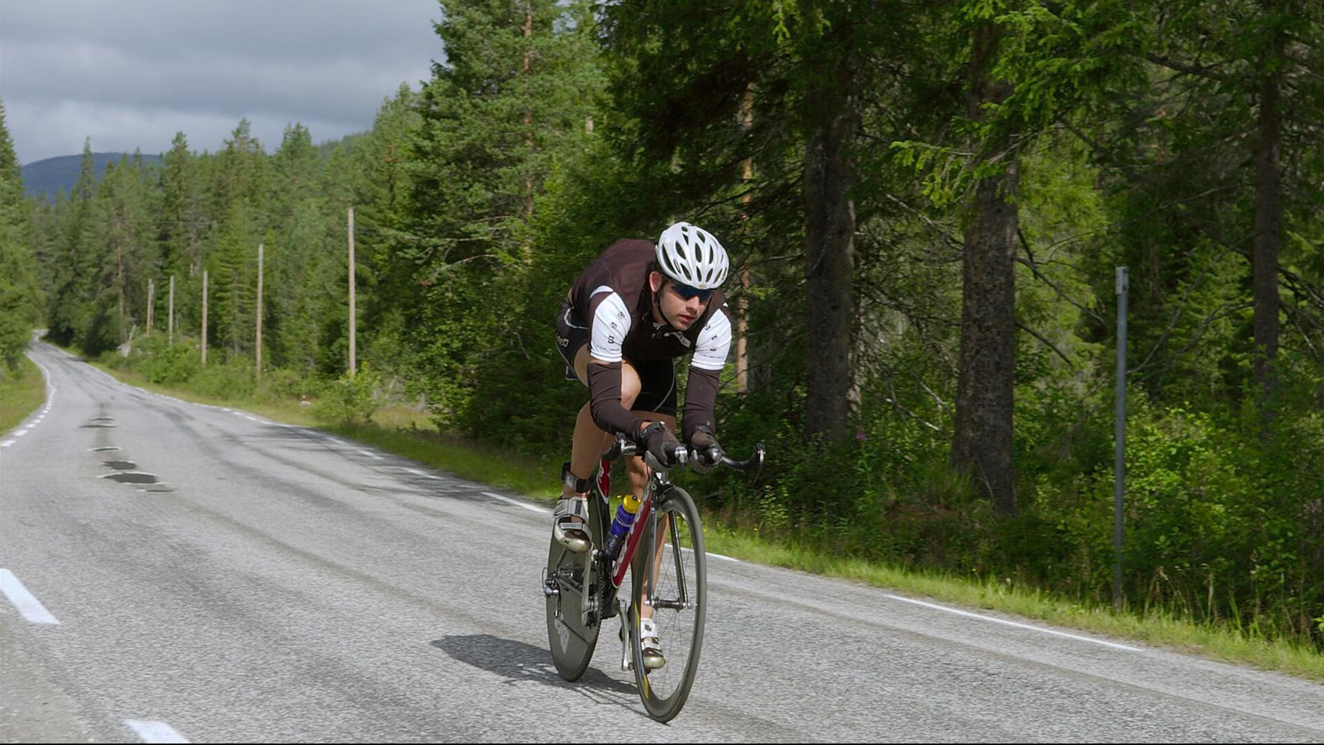 赛道与球场，当F1争冠焦点战遇上开拓者横扫北京队
