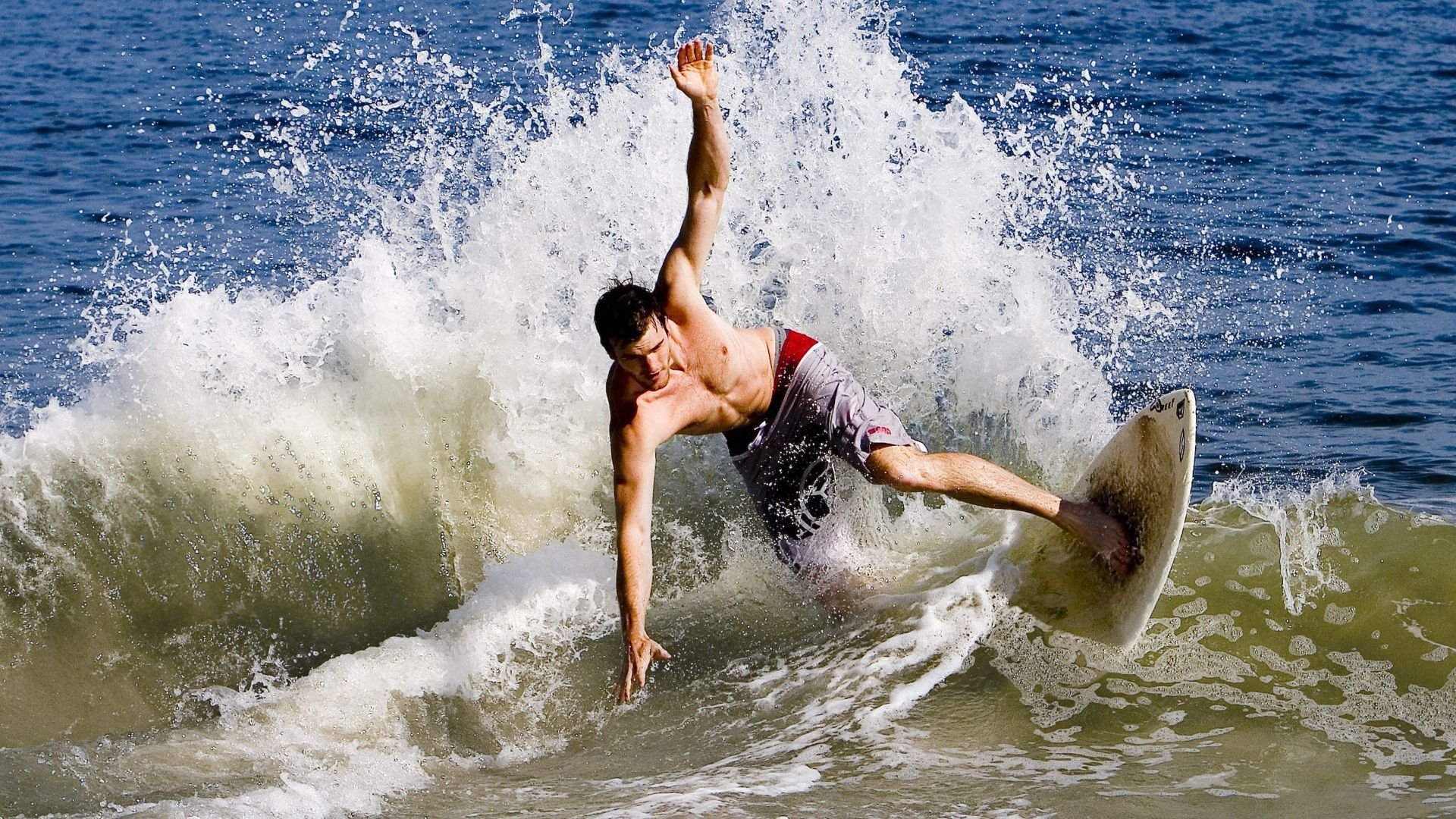 哈利伯顿攻防两端统治，开拓者最后时刻险胜老鹰